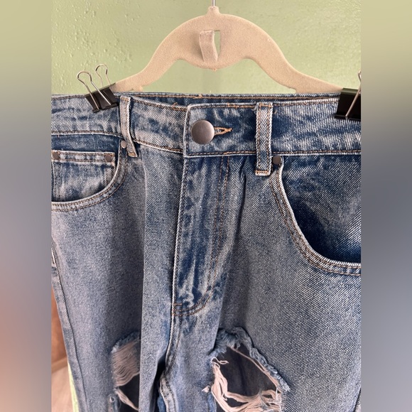 Nasty Gal boyfriend ripped jeans - Picture 2 of 4